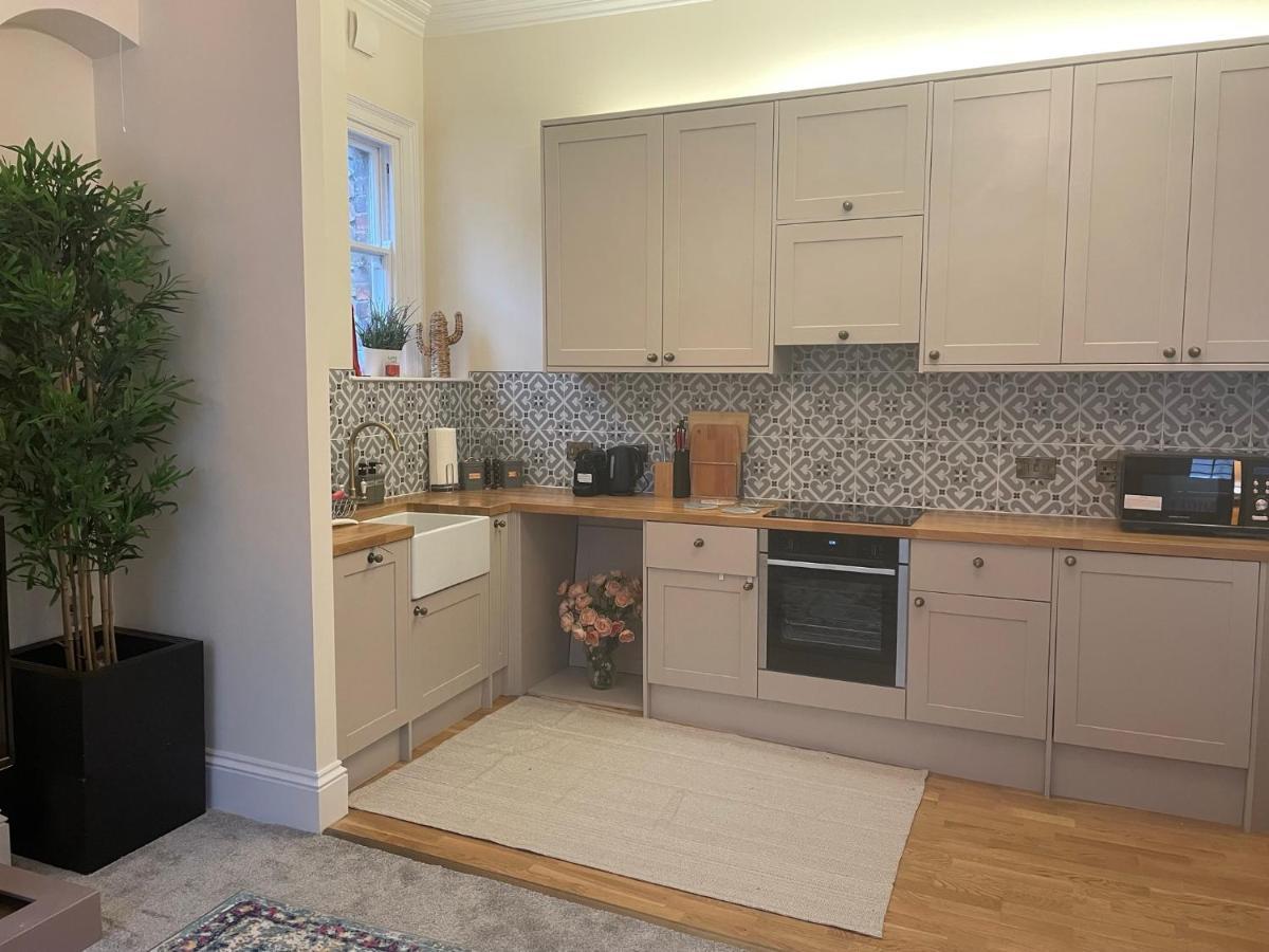 Luxury Apartment Opposite The Shambles York Exterior foto