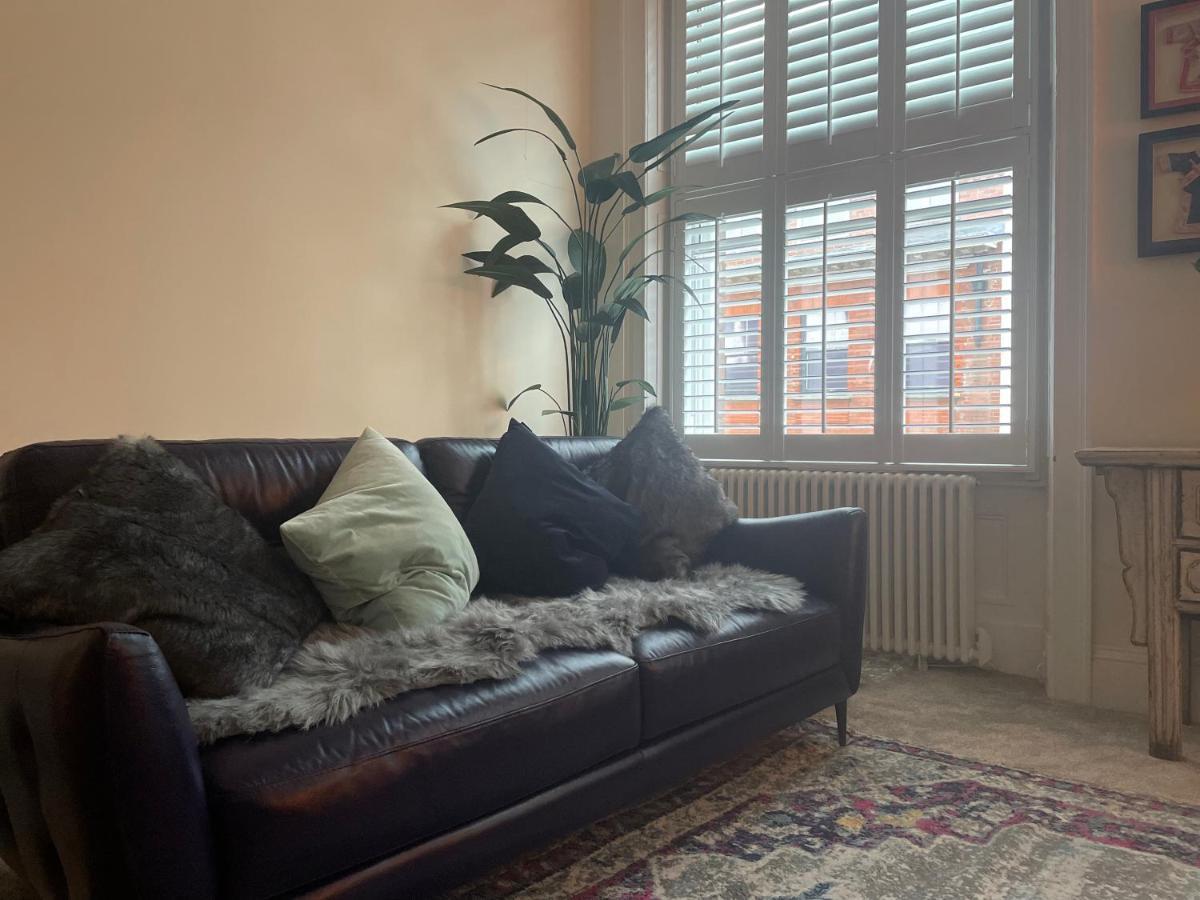 Luxury Apartment Opposite The Shambles York Exterior foto