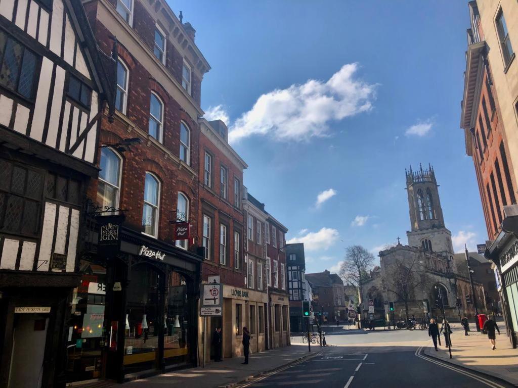 Luxury Apartment Opposite The Shambles York Exterior foto