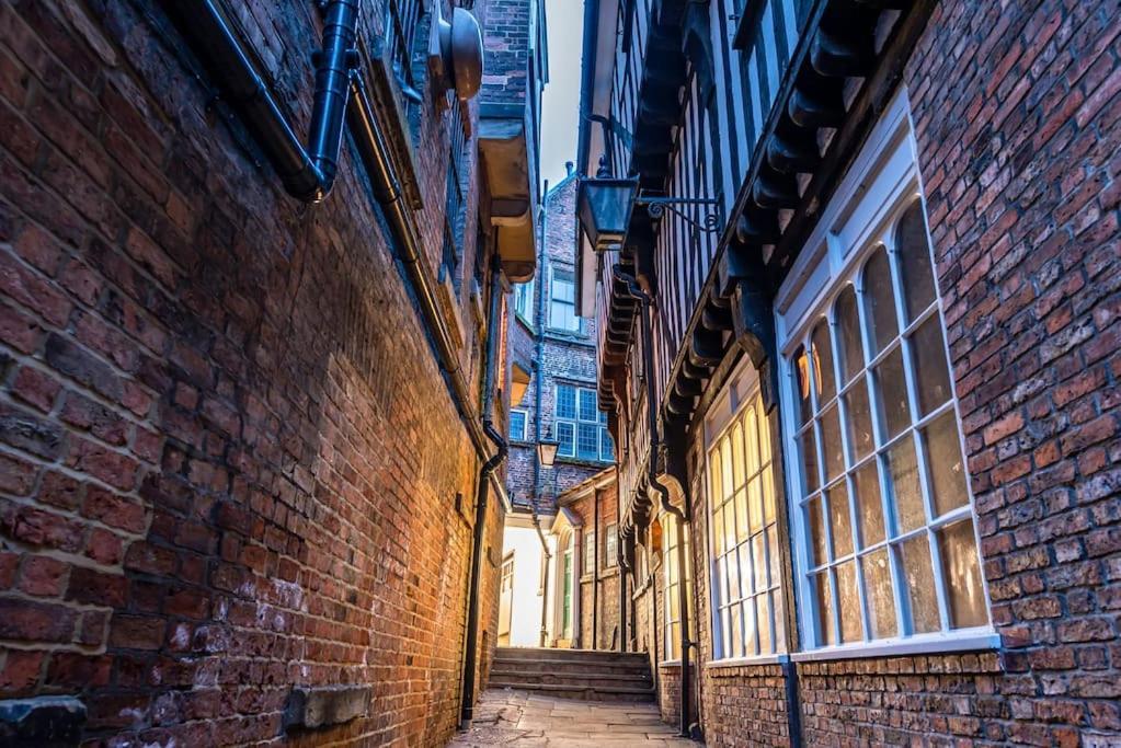 Luxury Apartment Opposite The Shambles York Exterior foto